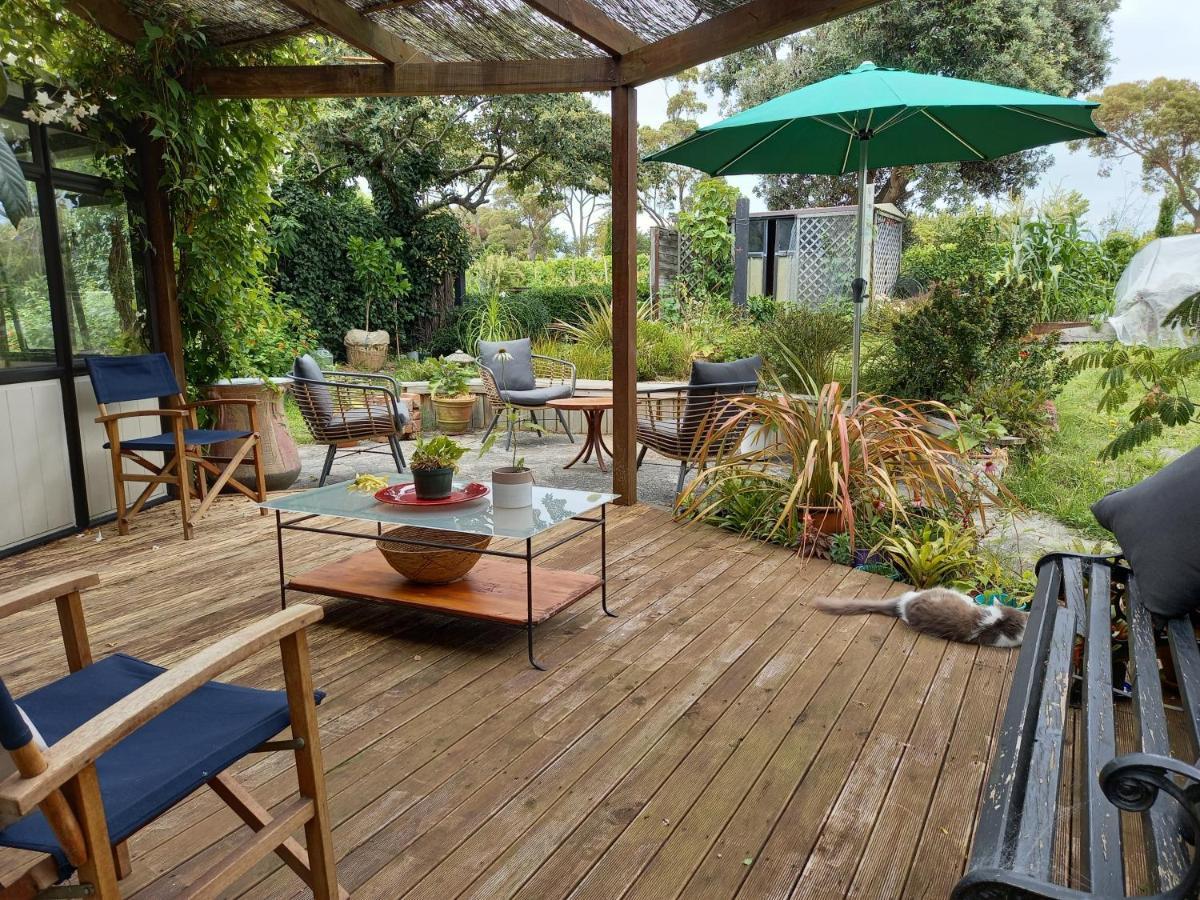Bed and Breakfast Birds Eyes Te Awanga Exterior foto